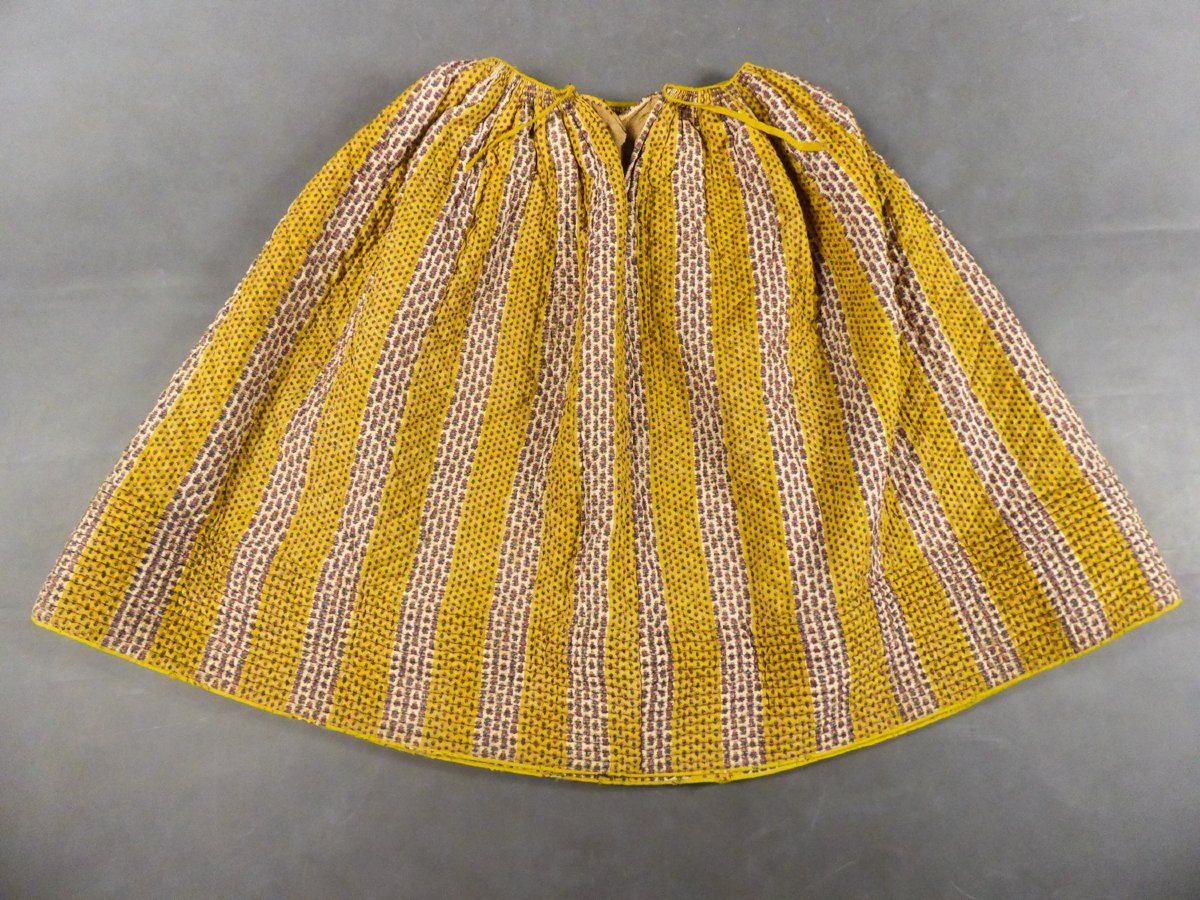 Quilted Skirt Or Petticoat In Indian Chevron Print - Provence, Circa 1860-photo-4