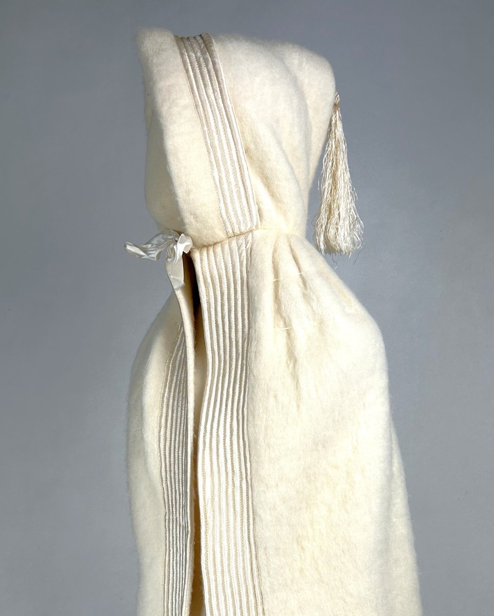 Child's Ceremonial Cape In Mohair Topstitched With Silk, In The Style Of Jeanne Lanvin - France C.1940-photo-2