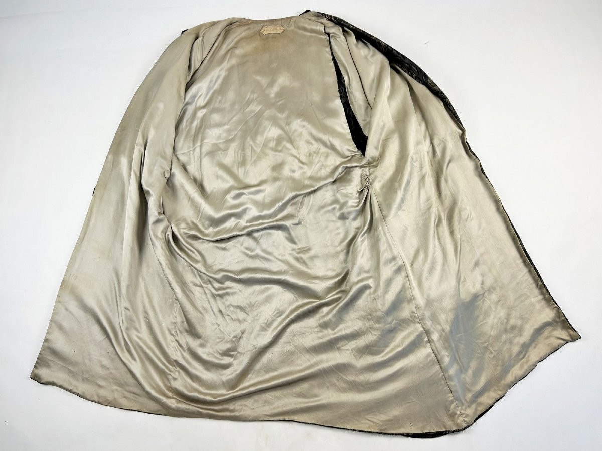 Un Burnous pour le soir en lamé argent de Madeleine & Madeleine - Paris Circa 1920-photo-7