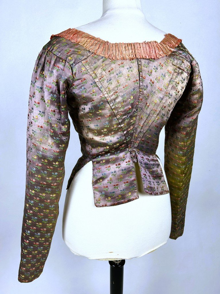 Casual Silk Satin Camisole With Lilac Trim - France Circa 1785-photo-3