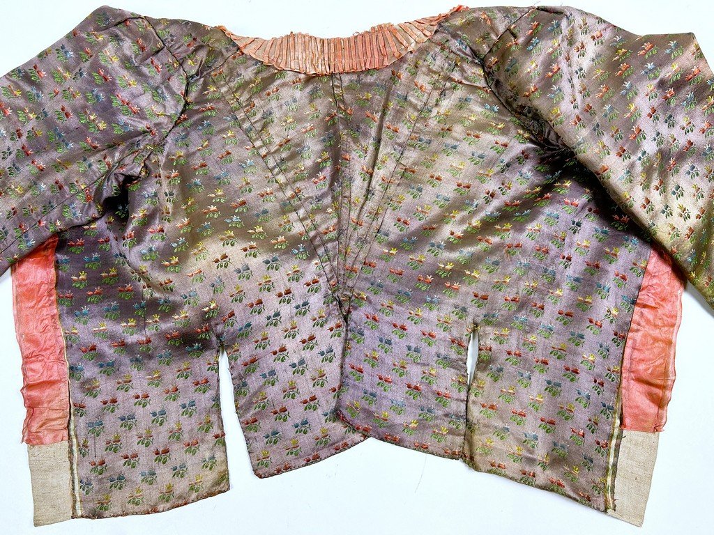 Casual Silk Satin Camisole With Lilac Trim - France Circa 1785-photo-8