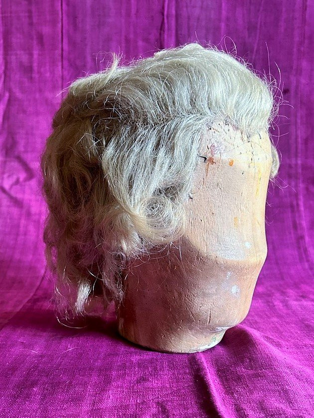 Grey Hair Wig Of The Queen And Her Wooden Bauble - France In The Louis XVI Style-photo-2