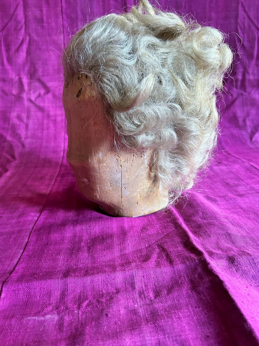 Grey Hair Wig Of The Queen And Her Wooden Bauble - France In The Louis XVI Style-photo-1