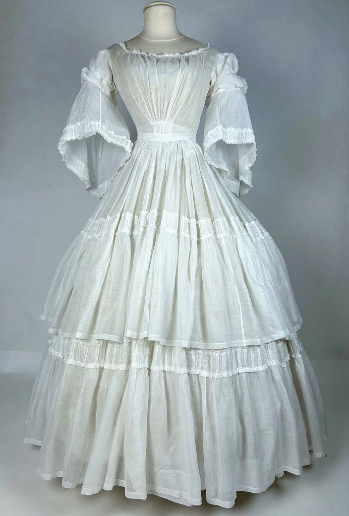A White Muslin Crinoline Walking Dress - France Circa 1845-1855-photo-2