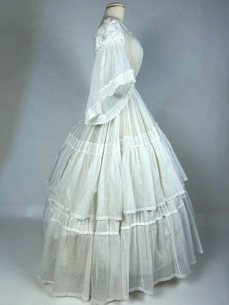 A White Muslin Crinoline Walking Dress - France Circa 1845-1855-photo-4