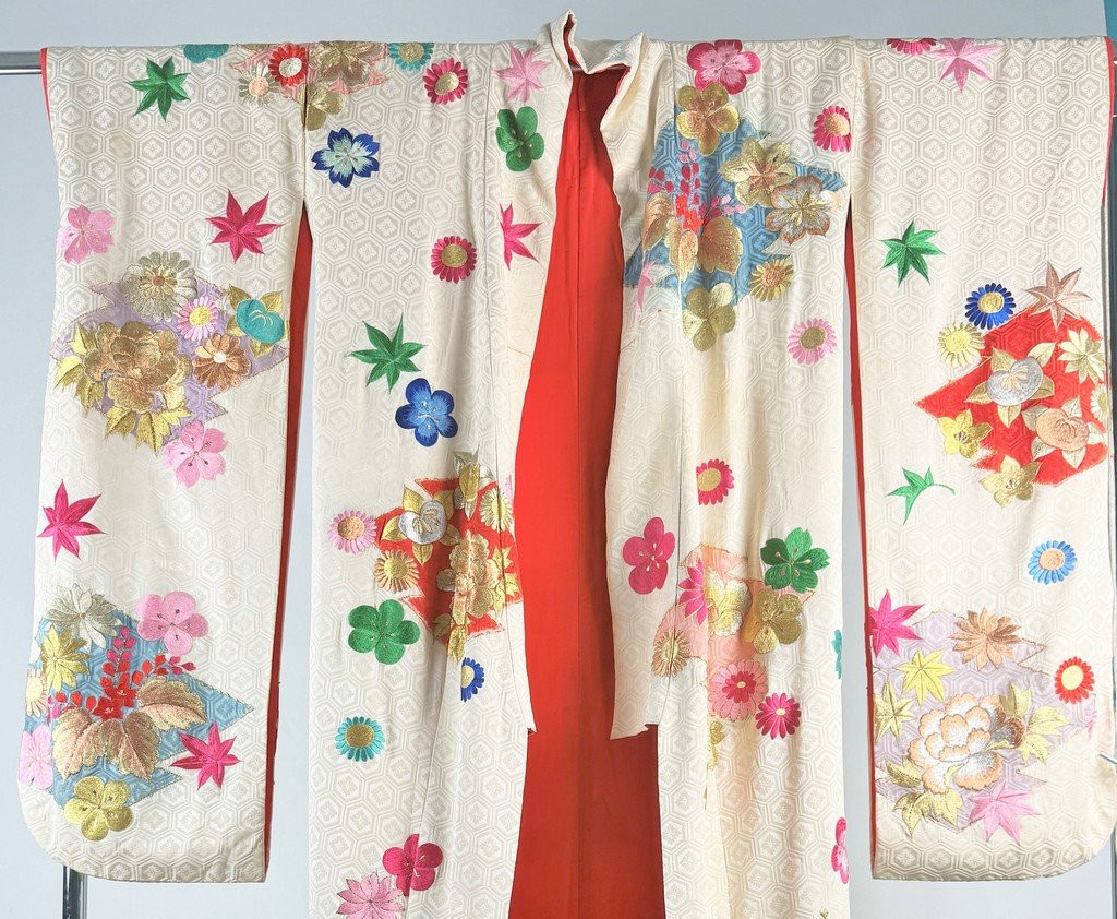 An Embroidered Silk Damask Furisode Kimono - Japan Circa 1960-photo-6