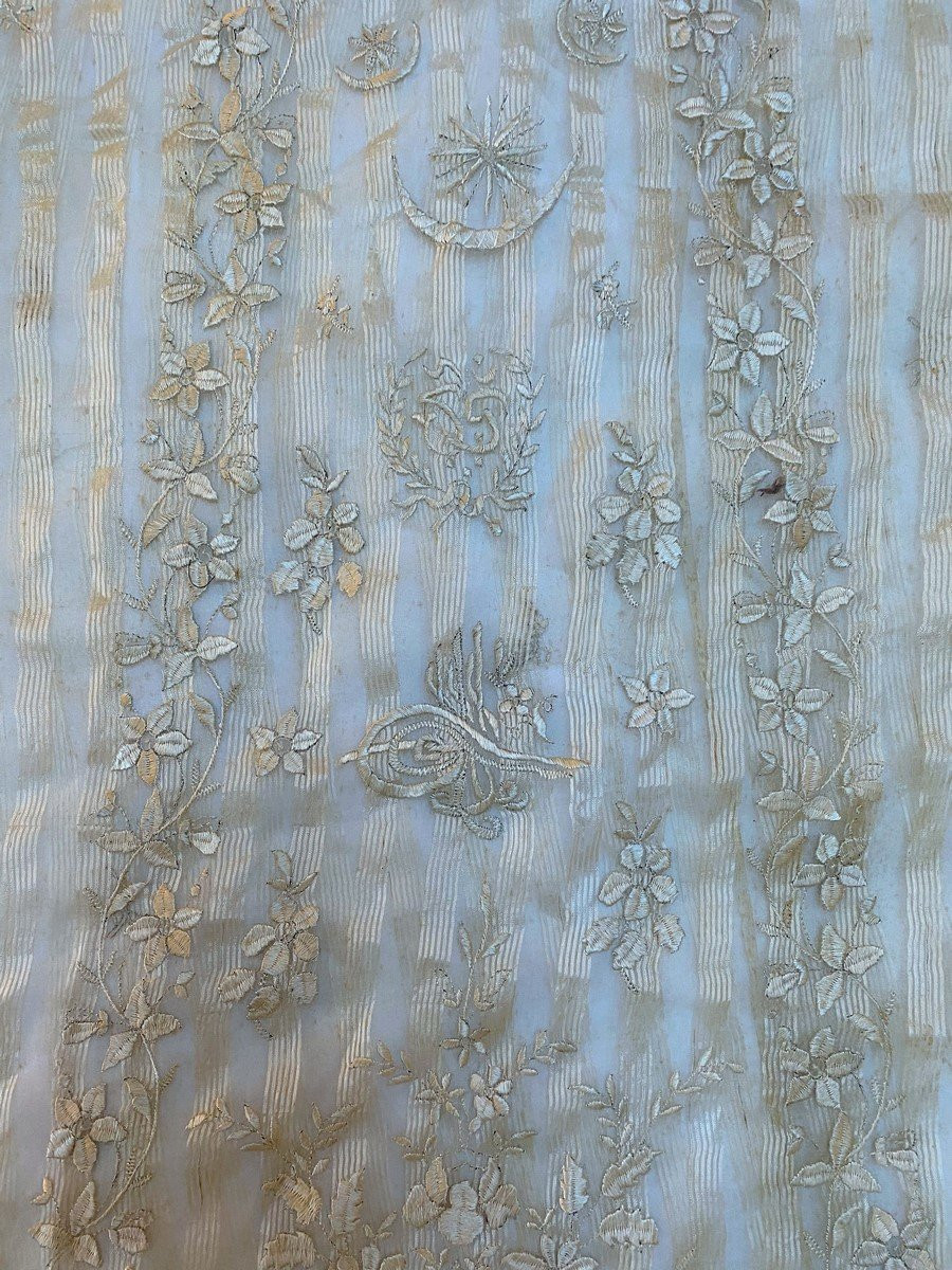 Un voile de soie Pékinée brodée - Empire Ottoman Circa 1860-1880-photo-3