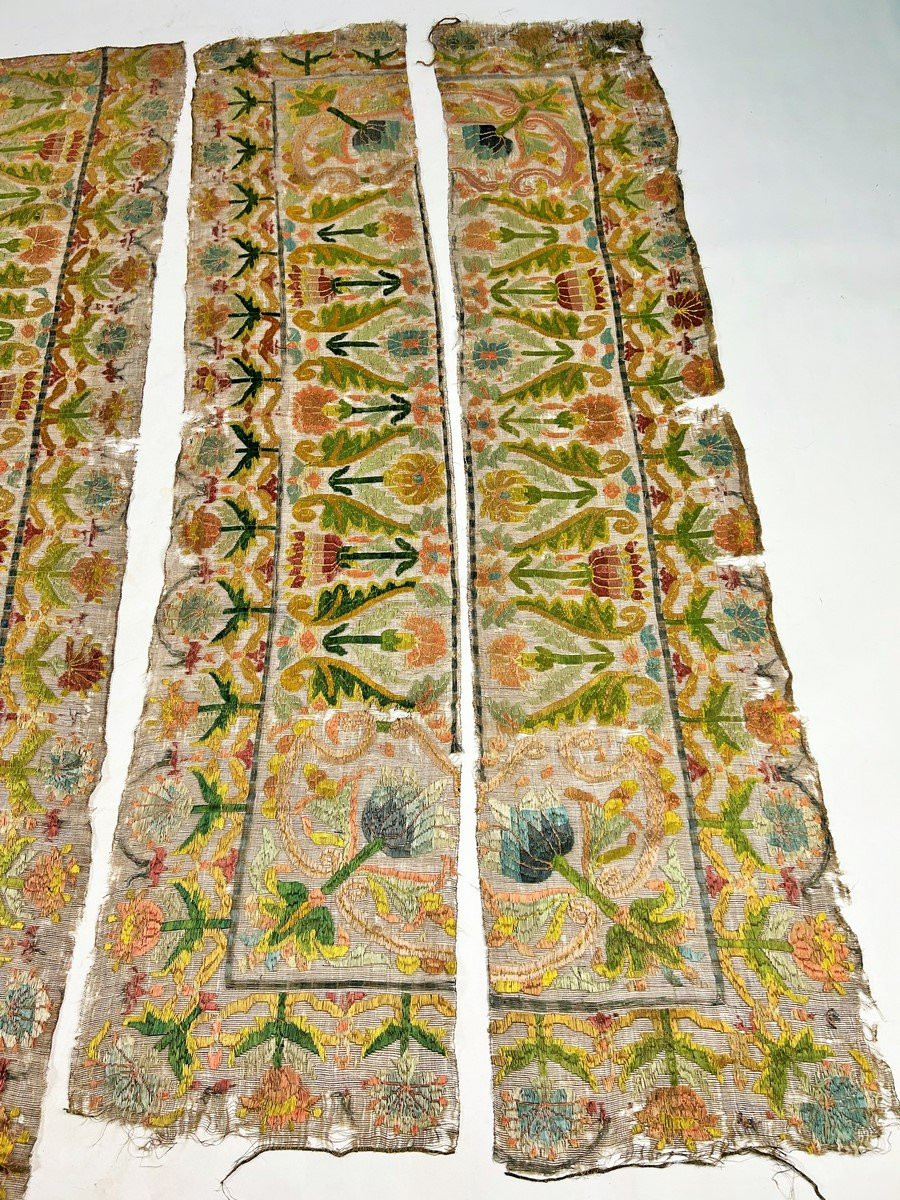 Bordures en broderie de Buratto, soie polychrome sur voile de lin - Italie XVIe-XVIIe siècle-photo-2