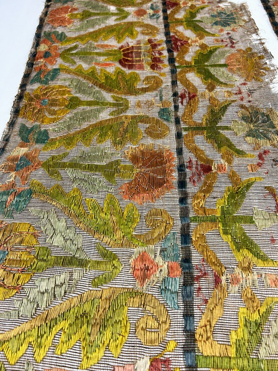 Bordures en broderie de Buratto, soie polychrome sur voile de lin - Italie XVIe-XVIIe siècle-photo-4