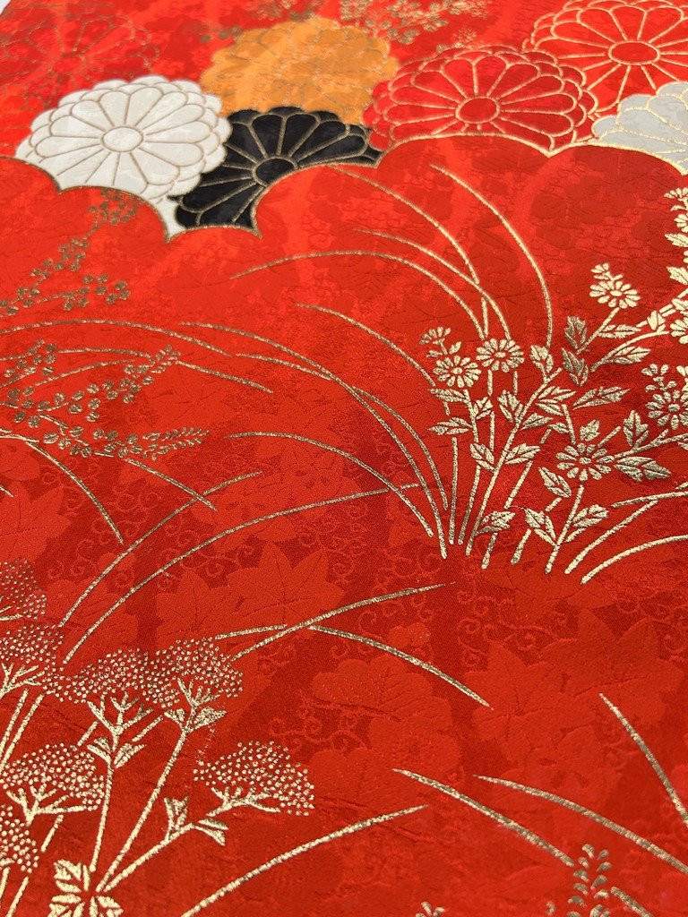 Métrage complet d'un damas de soie imprimé à l'or pour Kimono - Japon Circa 1950-1960-photo-1