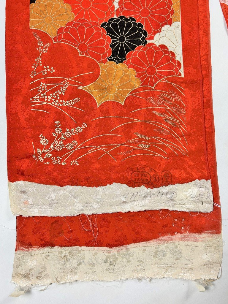 Métrage complet d'un damas de soie imprimé à l'or pour Kimono - Japon Circa 1950-1960-photo-4