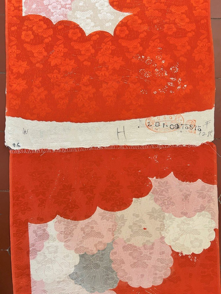 Métrage complet d'un damas de soie imprimé à l'or pour Kimono - Japon Circa 1950-1960-photo-7