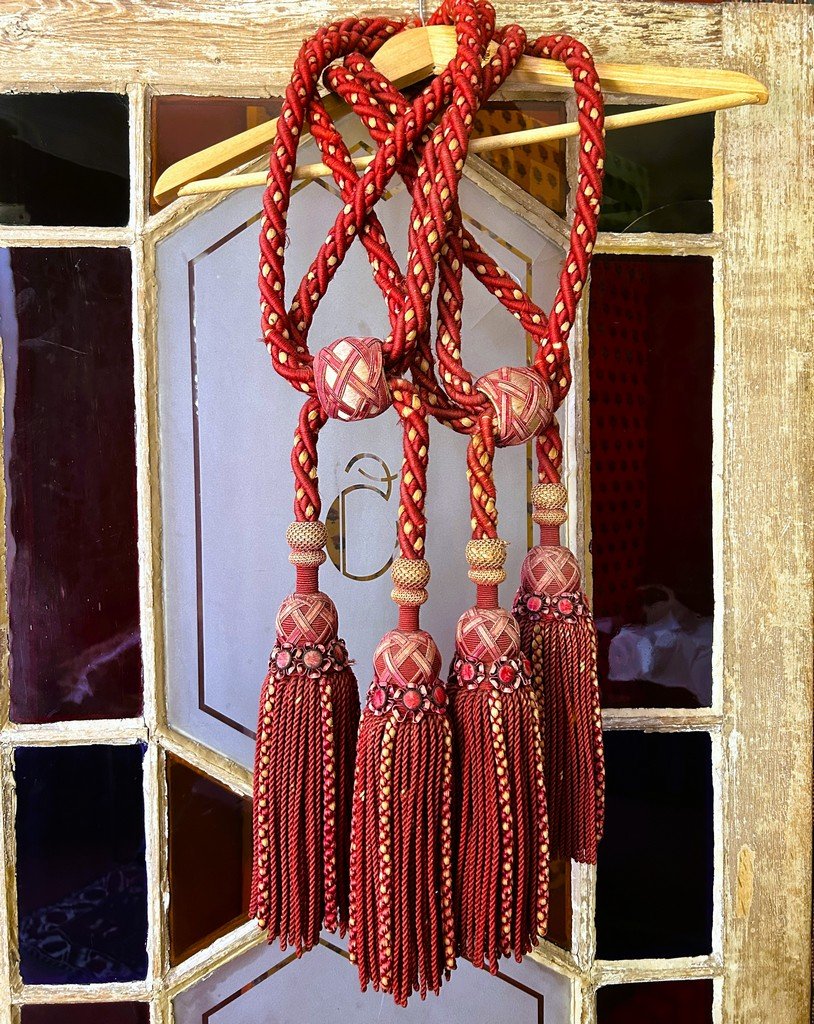 Une savante Paire d'Embrases En passementerie de soie framboise - Empire Vers 1860-photo-4