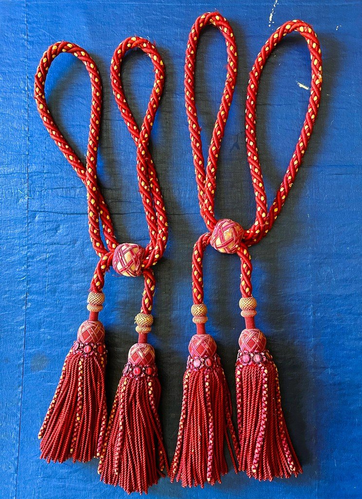 Une savante Paire d'Embrases En passementerie de soie framboise - Empire Vers 1860-photo-5