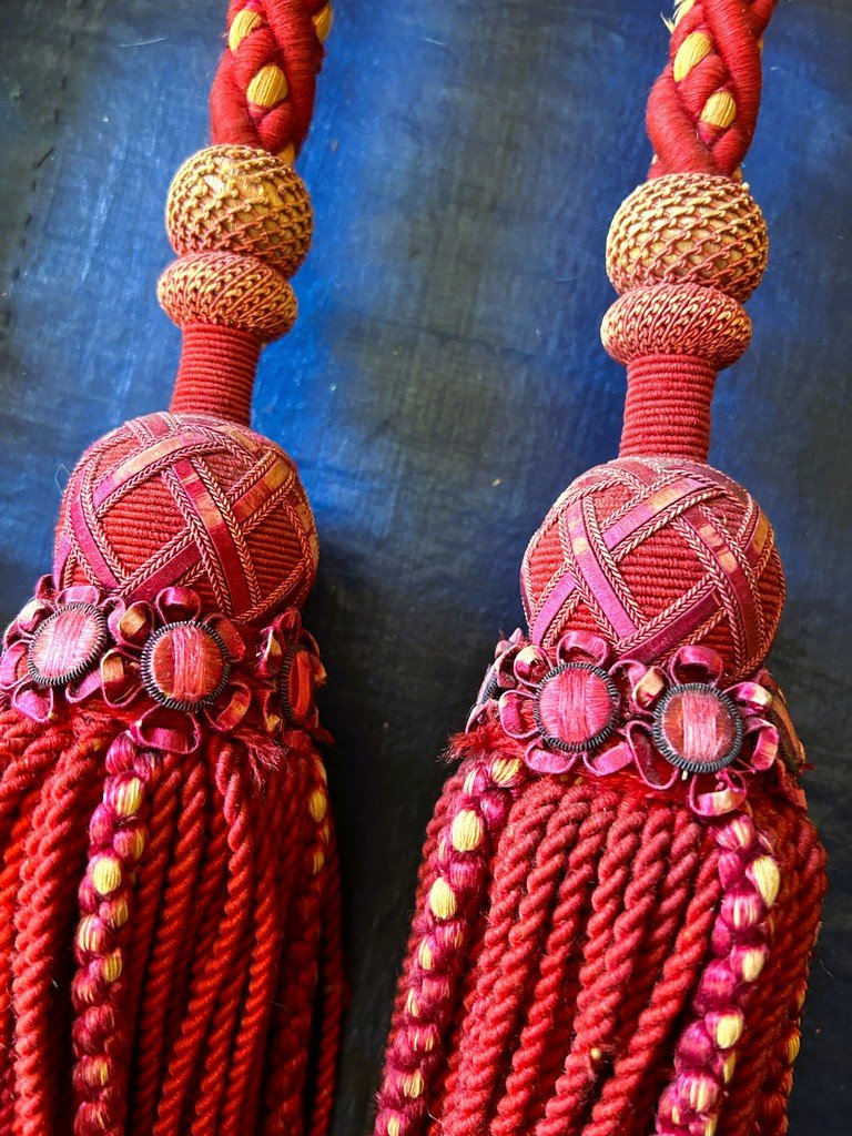 Une savante Paire d'Embrases En passementerie de soie framboise - Empire Vers 1860-photo-8