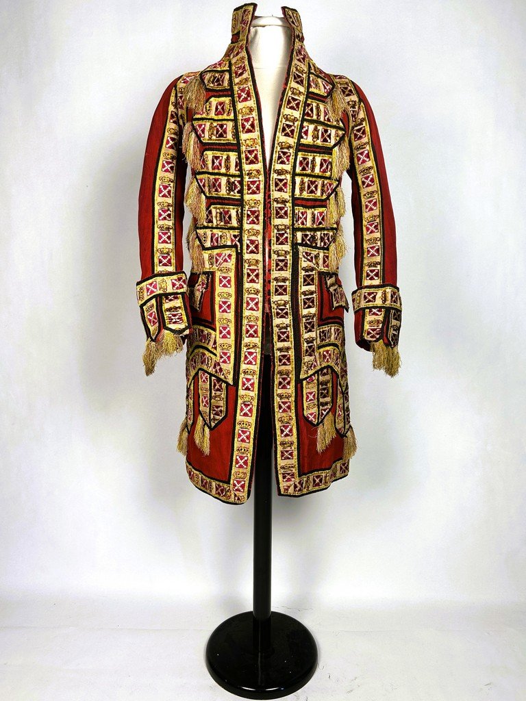 Grand Habit de Livrée princière en drap de laine rouge à rubans couronnés - Circa 1700-1750-photo-2