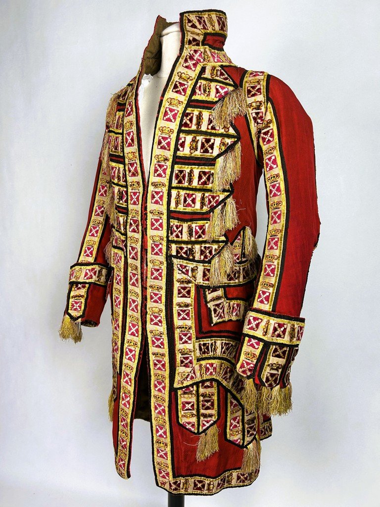 Grand Habit de Livrée princière en drap de laine rouge à rubans couronnés - Circa 1700-1750-photo-2