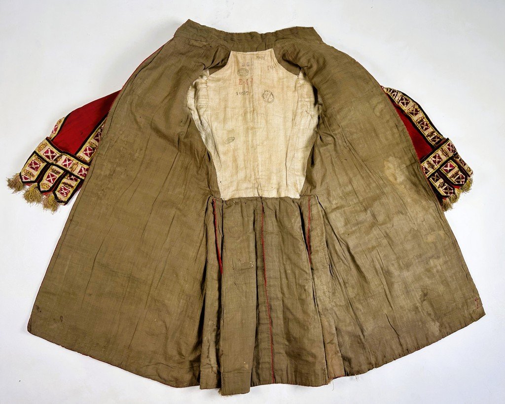Grand Habit de Livrée princière en drap de laine rouge à rubans couronnés - Circa 1700-1750-photo-7