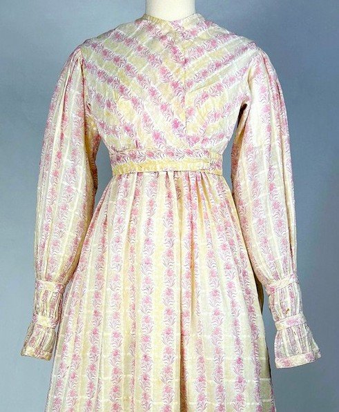 Robe d'été en mousseline imprimée - Angleterre période Regency Circa 1820-photo-2