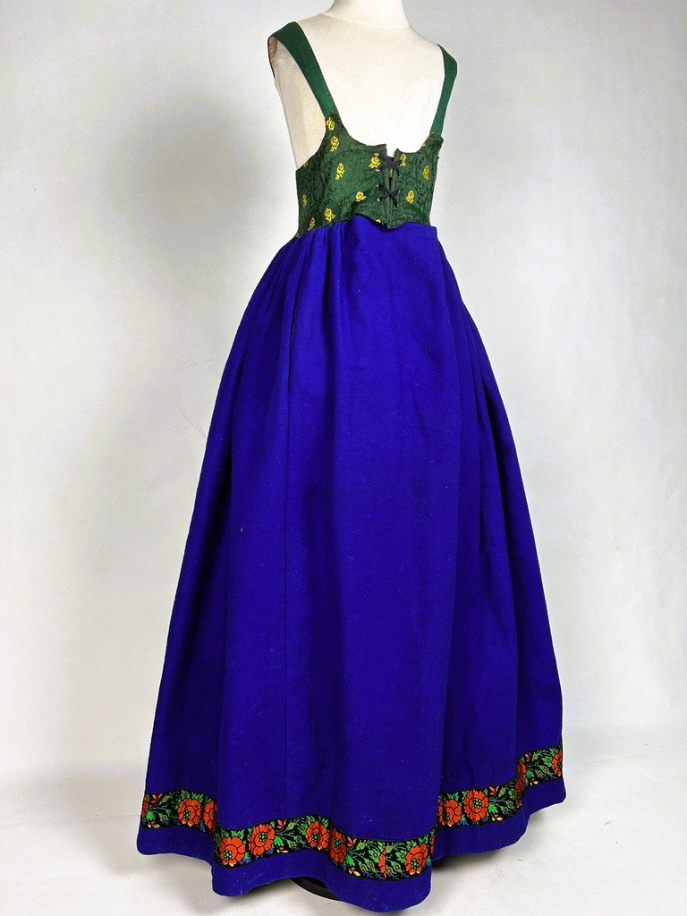 Une robe alsacienne en drap de laine bleu et corset de soie Circa 1900-1920-photo-3
