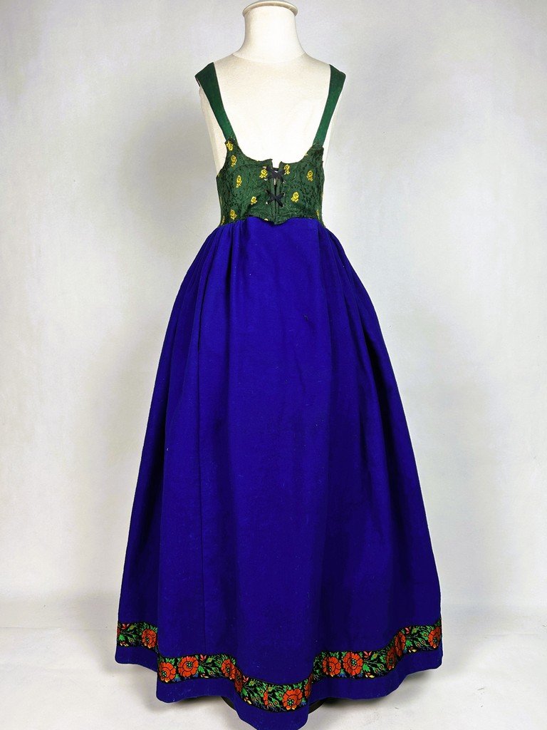  Une robe alsacienne en drap de laine bleu et corset de soie Circa 1900-1920-photo-4
