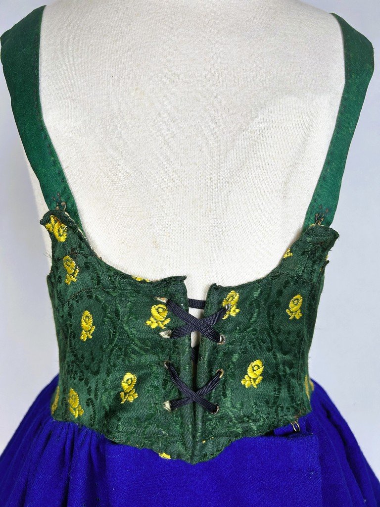  Une robe alsacienne en drap de laine bleu et corset de soie Circa 1900-1920-photo-2