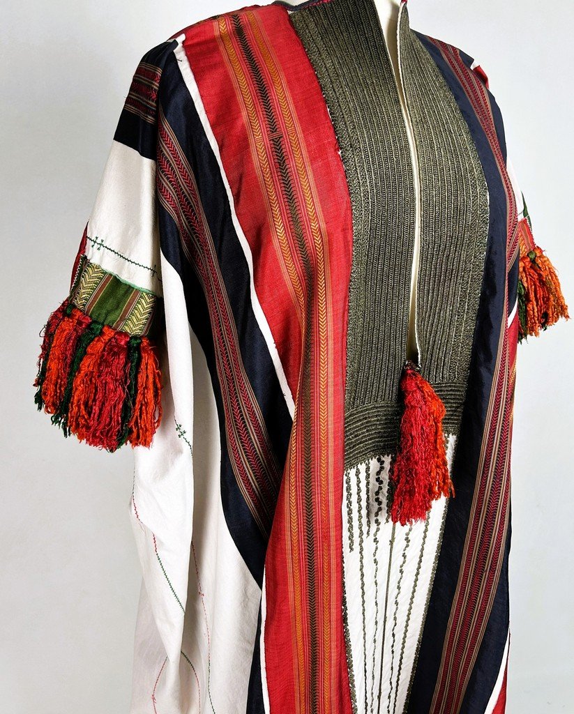 Blouse En Coton Brodé, Rubans de Soie Et Pompons de Soie Floche - Tunisie Circa 1950-photo-2