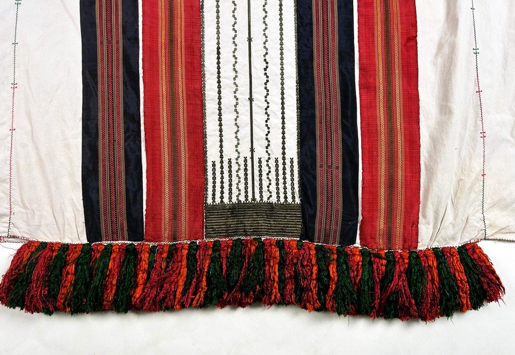 Blouse En Coton Brodé, Rubans de Soie Et Pompons de Soie Floche - Tunisie Circa 1950-photo-1