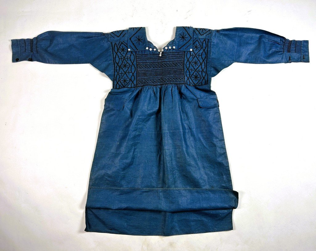 A Blouse Dress In Glazed And Smocked Indigo Linen - England, Edwardian Period, Late 19th Century-photo-3