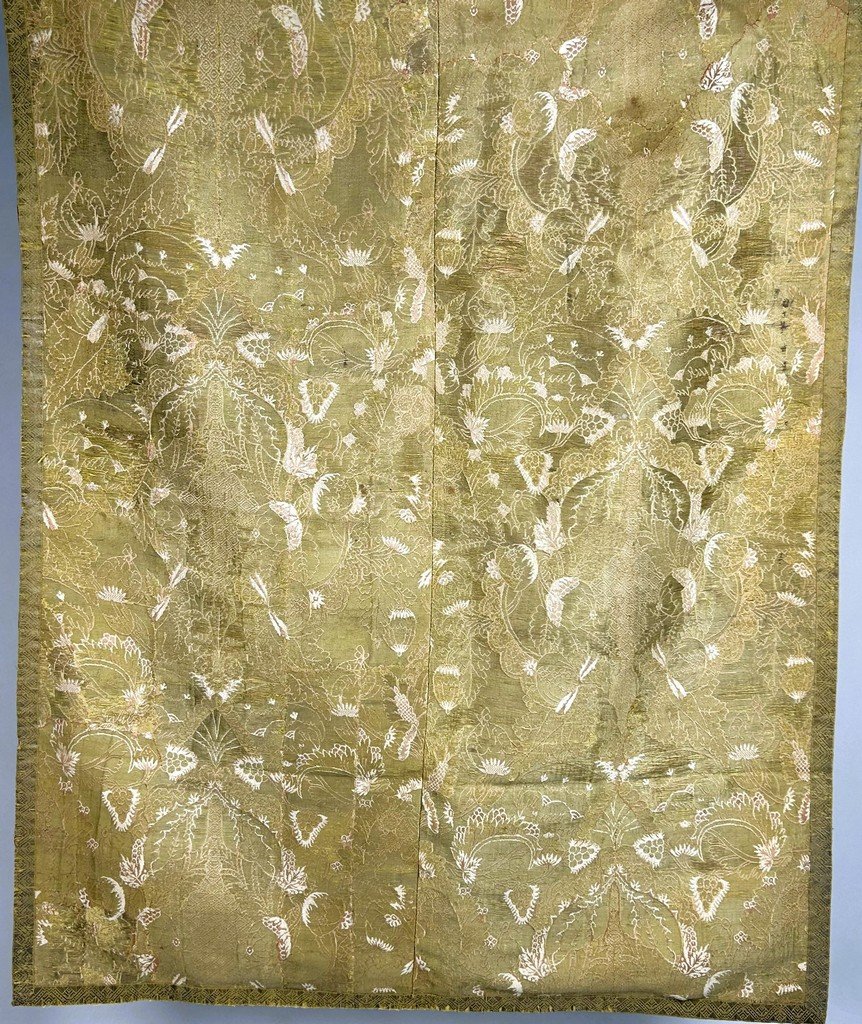 A Large Gold Brocade Panel - Louis XIV Period Circa 1700-photo-2
