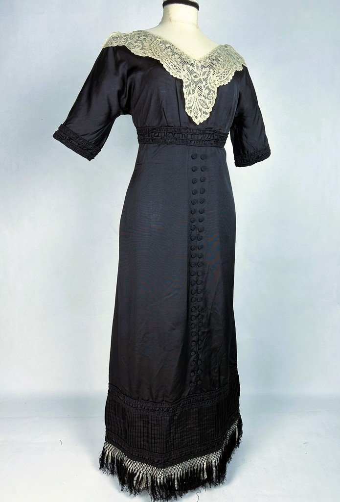 Robe en ottoman de soie noire et dentelle dans le goût de Paul Poiret - France Circa 1910-photo-3