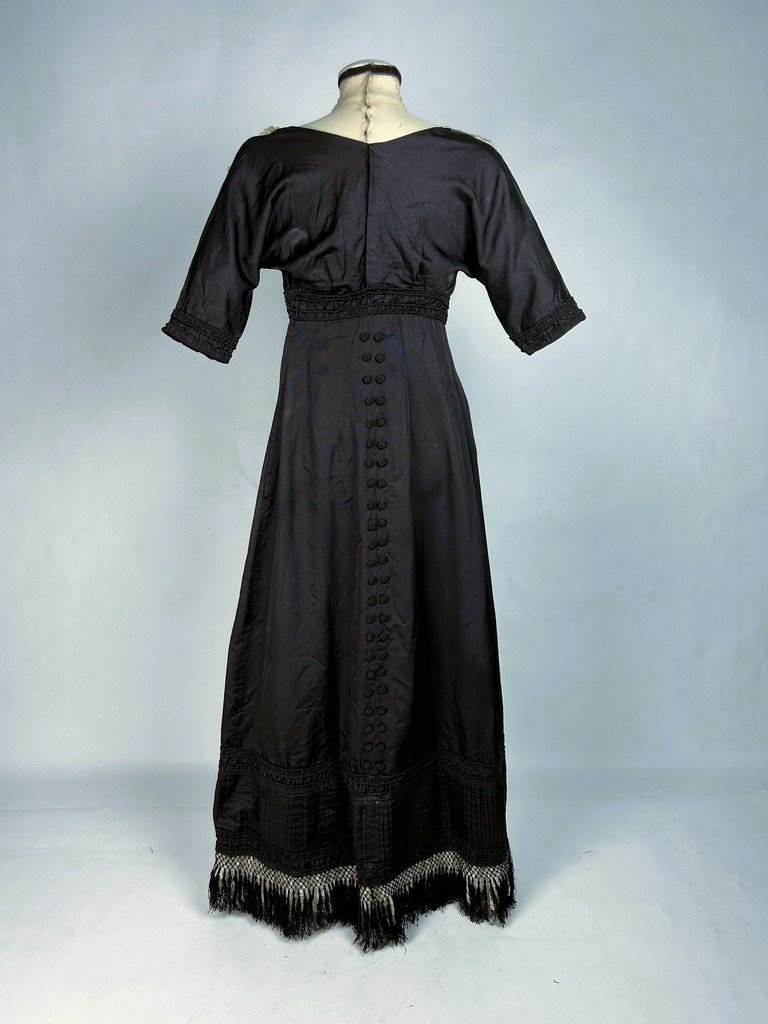 Robe en ottoman de soie noire et dentelle dans le goût de Paul Poiret - France Circa 1910-photo-5