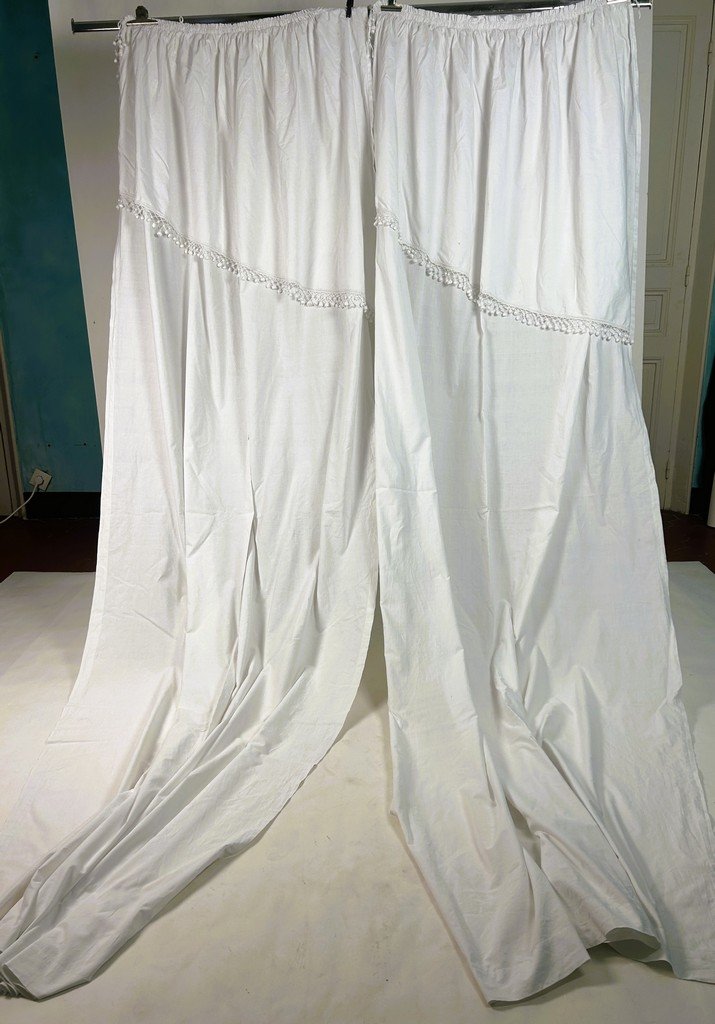 Paire de rideaux en batiste de coton et passementerie blanche - France fin XVIIIe début XIXe -photo-2