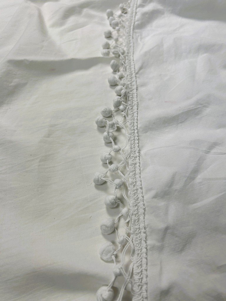 Paire de rideaux en batiste de coton et passementerie blanche - France fin XVIIIe début XIXe -photo-2