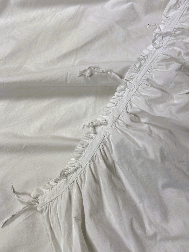 Paire de rideaux en batiste de coton et passementerie blanche - France fin XVIIIe début XIXe -photo-3