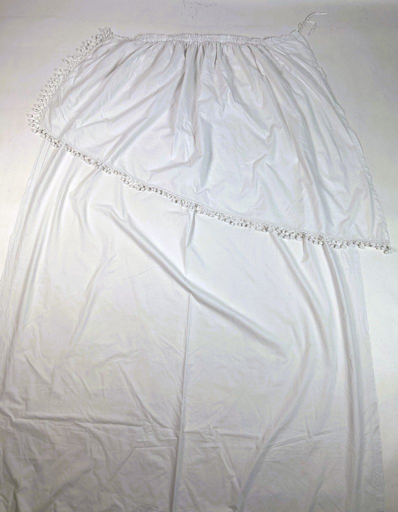 Paire de rideaux en batiste de coton et passementerie blanche - France fin XVIIIe début XIXe -photo-4