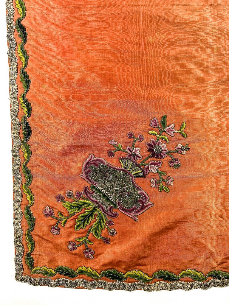 Silk Moiré Tablecloth Embroidered With Silver Thread And Cannetille - France, Early 18th Century -photo-3