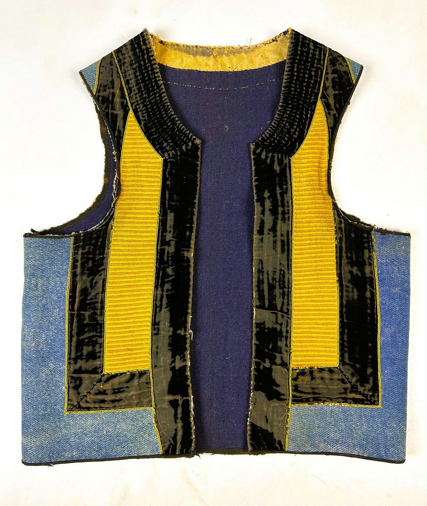Gilet breton Glazig en drap de laine indigo brodé - Région de Quimper Circa 1880-1900
