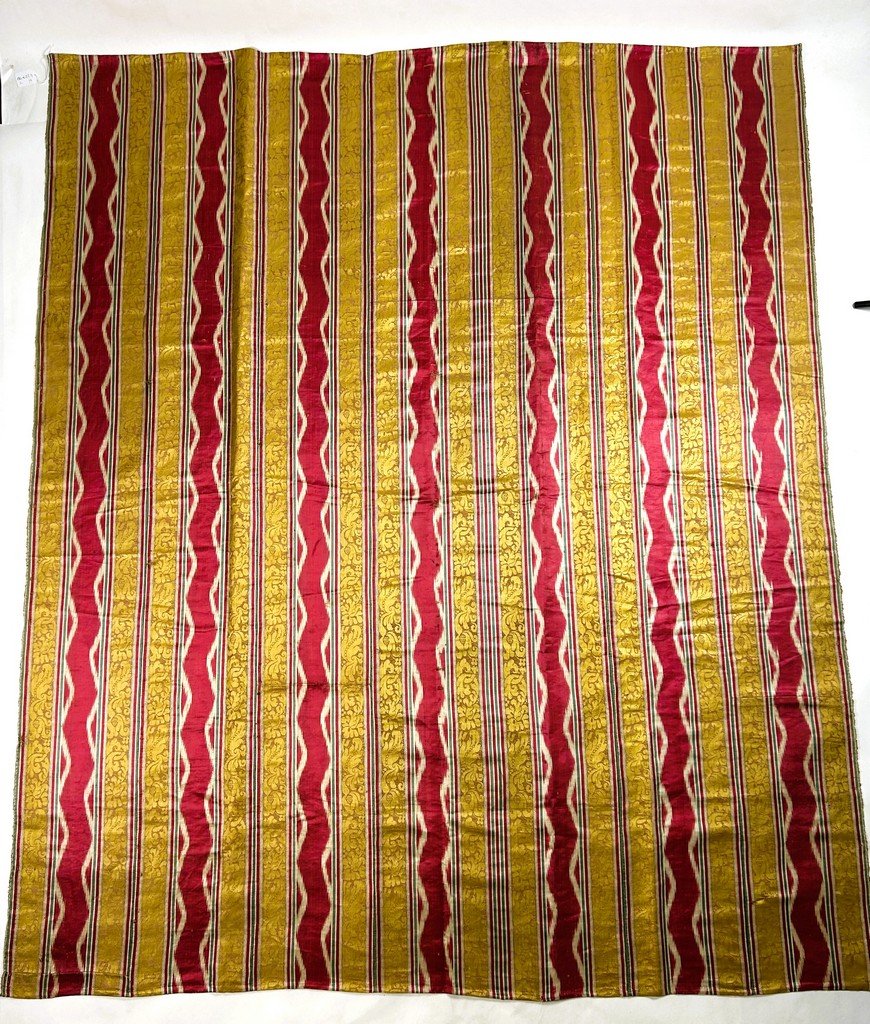 A French Chiné Brocatelle Wall Hanging – Aix-en-provence, Late 17th To Early 18th Century-photo-4