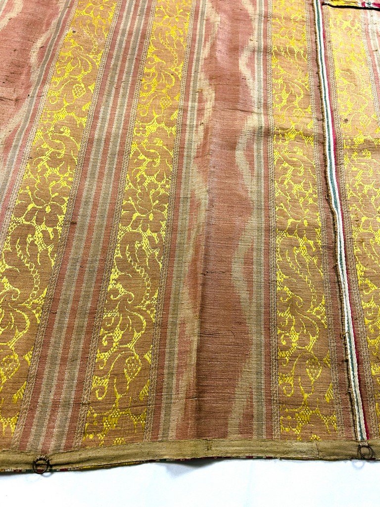 A French Chiné Brocatelle Wall Hanging – Aix-en-provence, Late 17th To Early 18th Century-photo-8