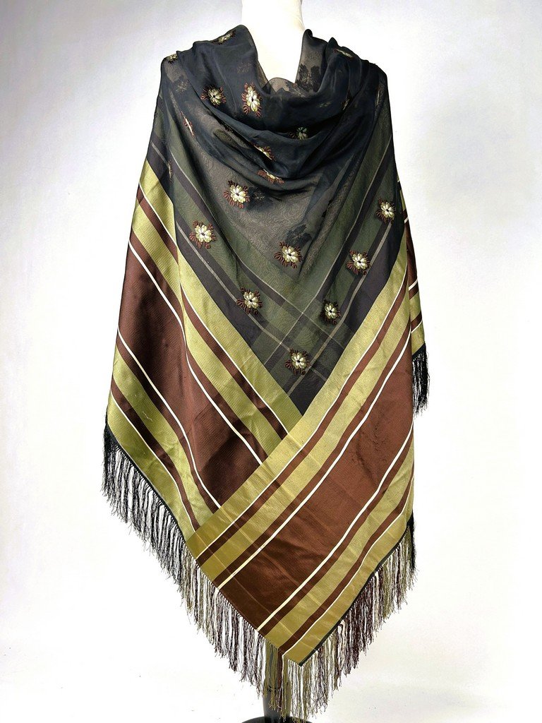 Grenadine Silk Shawl With A Scattered Floral Pattern And Satin Borders - France, Circa 1860-photo-2