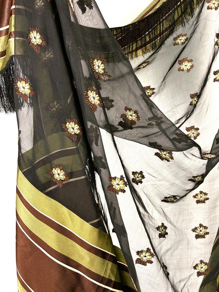 Grenadine Silk Shawl With A Scattered Floral Pattern And Satin Borders - France, Circa 1860-photo-4