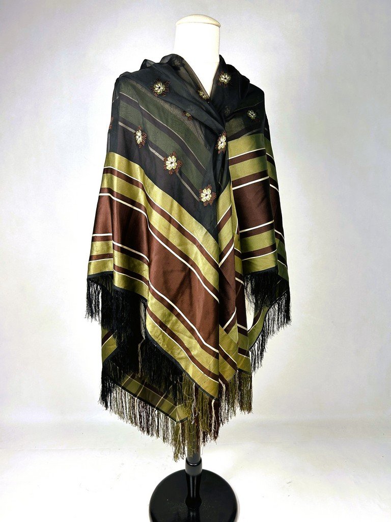 Grenadine Silk Shawl With A Scattered Floral Pattern And Satin Borders - France, Circa 1860-photo-2