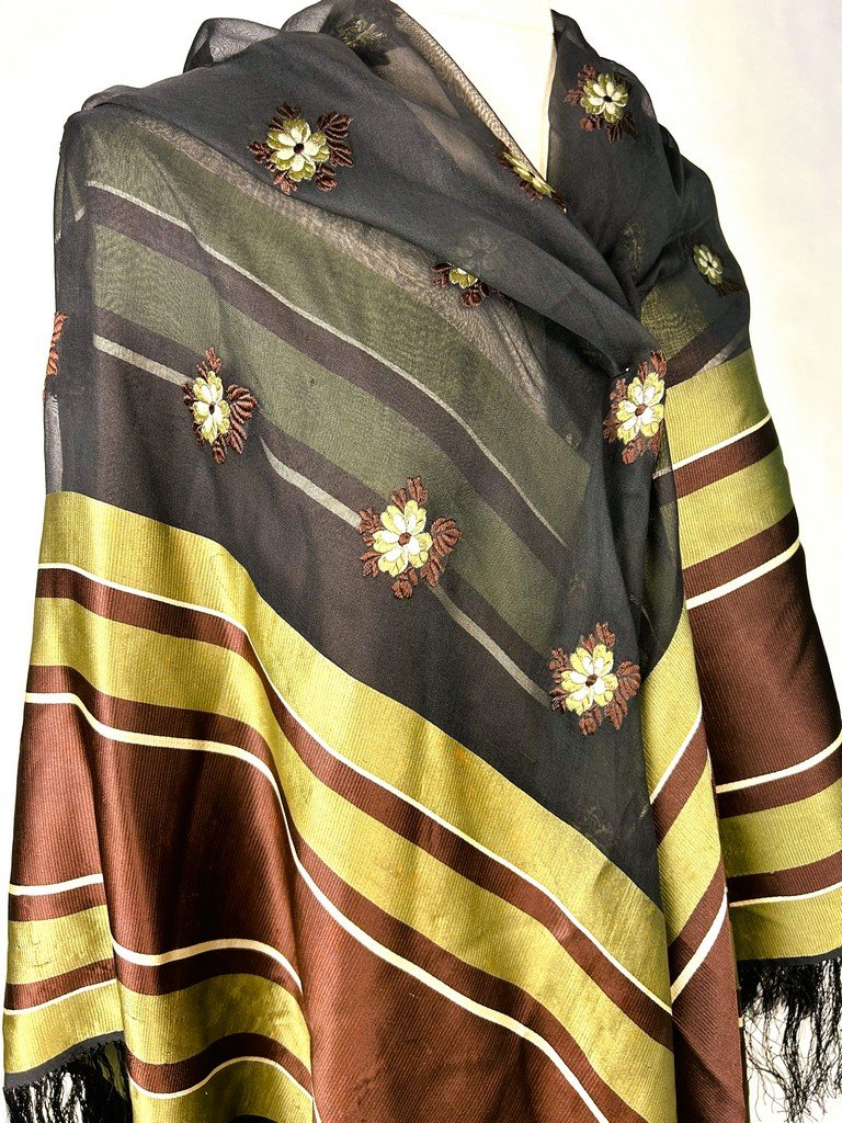 Grenadine Silk Shawl With A Scattered Floral Pattern And Satin Borders - France, Circa 1860-photo-3