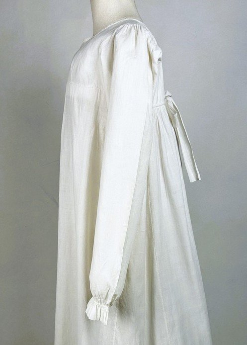 Robe de simplicité pour le jour en basin - France Circa 1795-1804