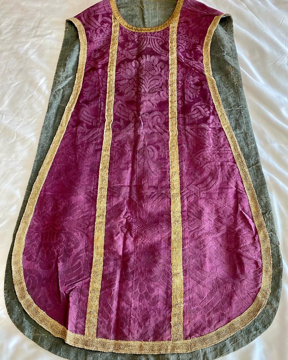 Chasuble En Damas De Soie Violine  Et doublure en Bougran - Espagne Ou France -19ème Siècle-photo-2