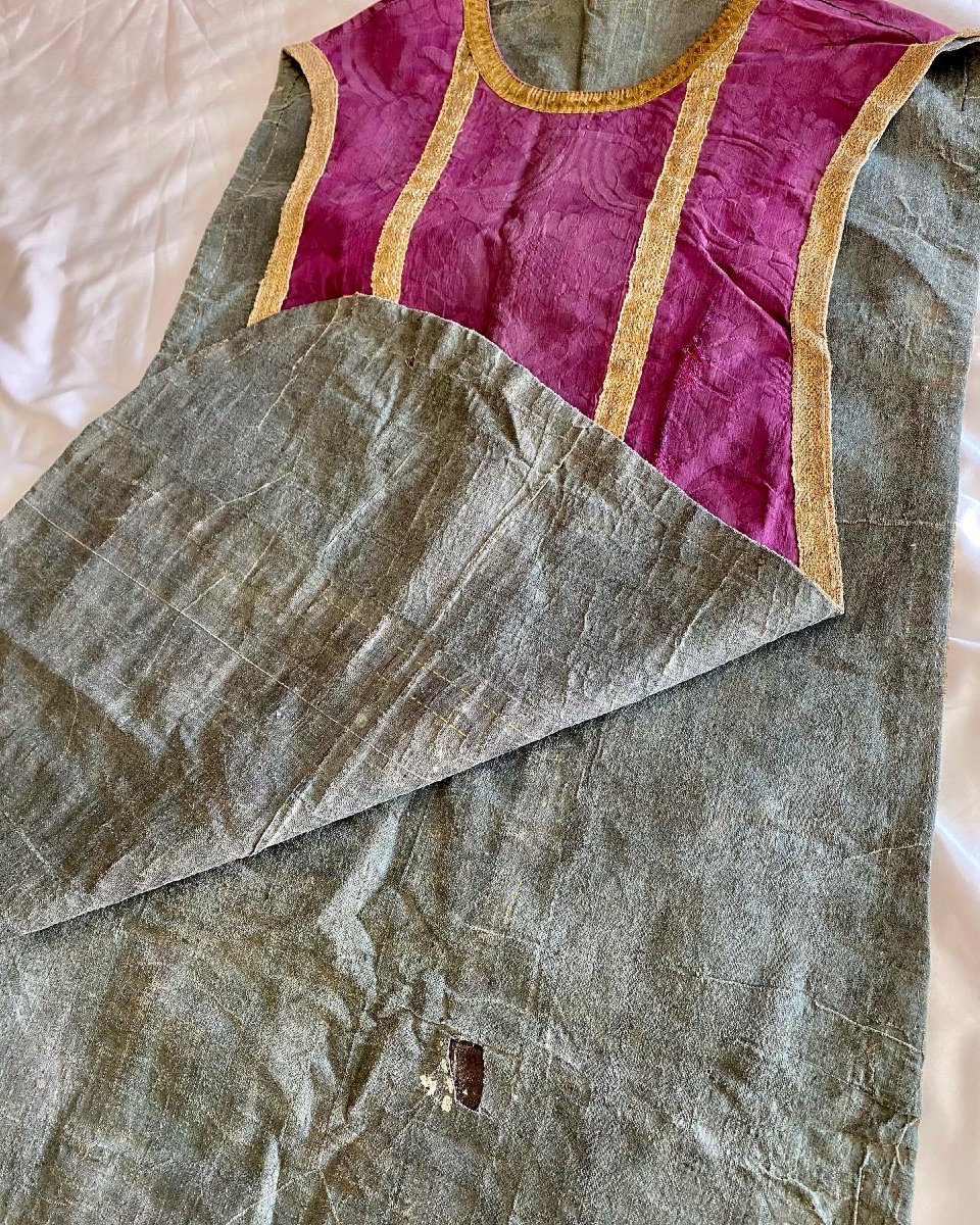 Chasuble En Damas De Soie Violine  Et doublure en Bougran - Espagne Ou France -19ème Siècle-photo-2