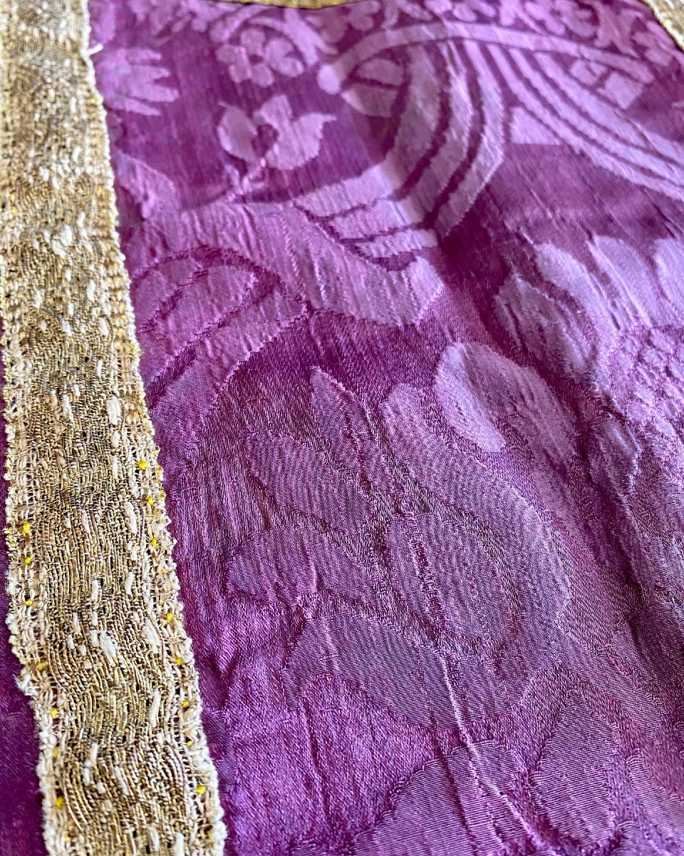 Chasuble En Damas De Soie Violine  Et doublure en Bougran - Espagne Ou France -19ème Siècle-photo-4