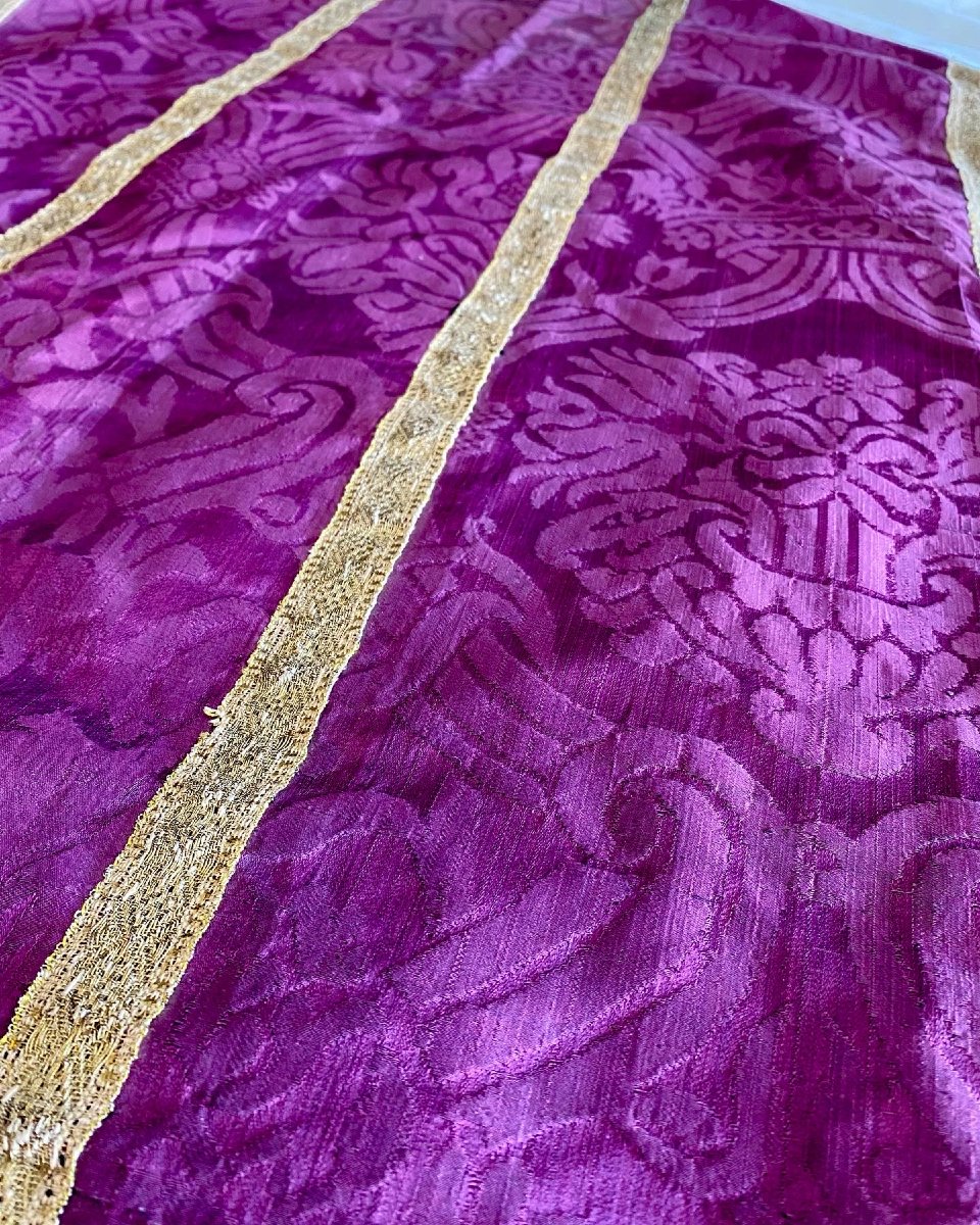 Chasuble En Damas De Soie Violine  Et doublure en Bougran - Espagne Ou France -19ème Siècle-photo-6