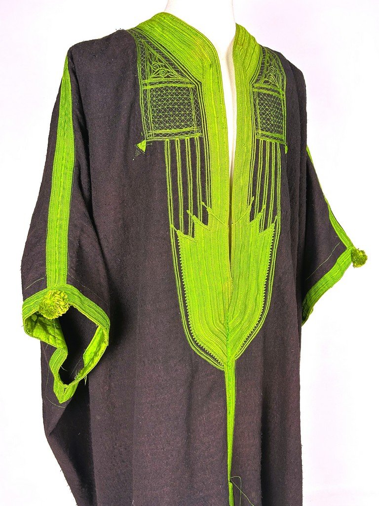 Djellaba Berbère en laine brodé de soie floche vert-jaune - Tunisie Circa 1900-1930